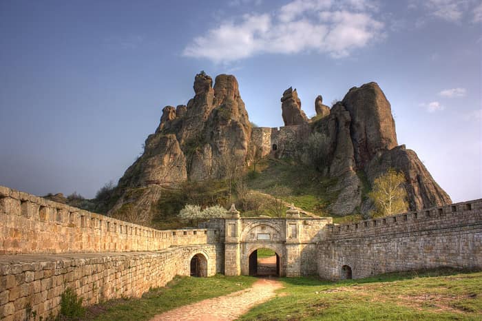 Cetatea Belogradcik printre stânci, în nord-vestul Bulgariei