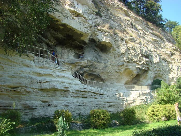 Aladzha Monastery, rock cliff with the cave rooms