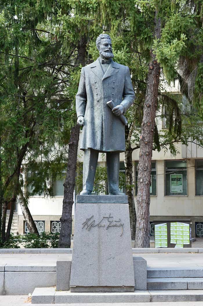 Monumentul lui Hristo Botev din Botevgrad