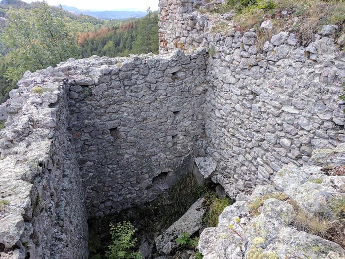Burgruine Ustra beim Dorf Ustren, vierte Ansicht