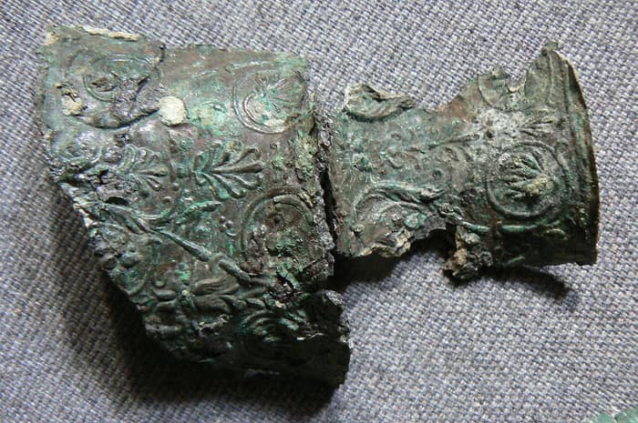 Ein Tintenfass im Mosaikenmuseum von Dewnja