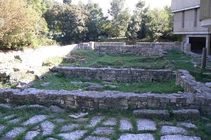 Das Mosaikenmuseum in Dewnja, Außenansicht