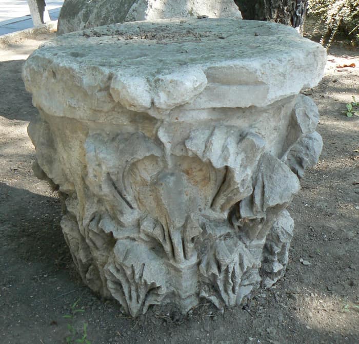 Ein Akroterion im Mosaikenmuseum von Dewnja
