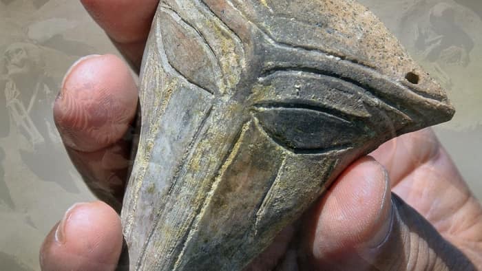 A mouthless mask, photographed in connection with Solnitsata