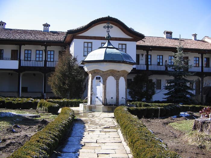 Dziedziniec klasztoru Sokolski