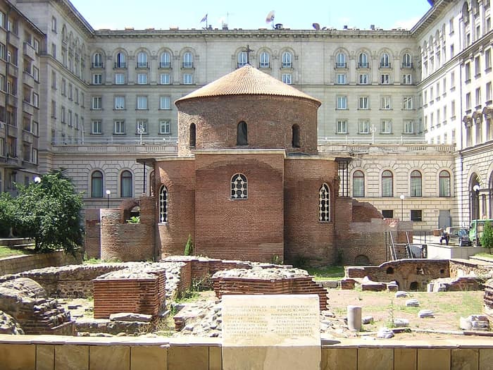 Rotonda Sfântul Gheorghe din cărămidă roșie, în Sofia