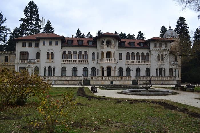 Vrana Palace, view of the building